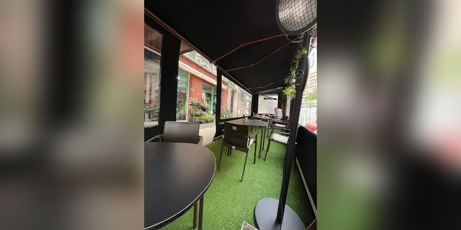 El 97 Bar Cafetería, bar