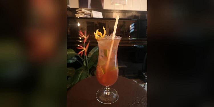 El 97 Bar Cafetería, bar