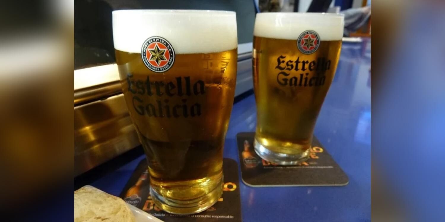 Los Claveles Tavern & Music, bar