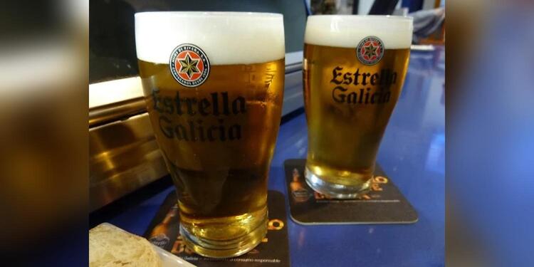 Los Claveles Tavern & Music, bar