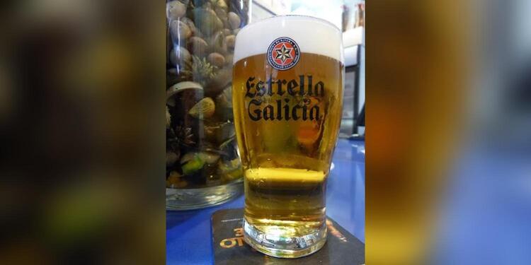 Los Claveles Tavern & Music, bar