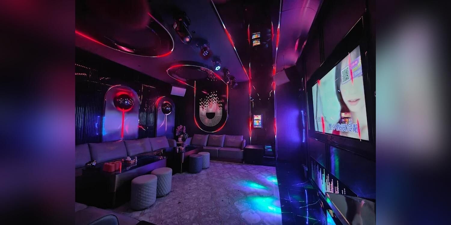 King Glory Karaoke, bar