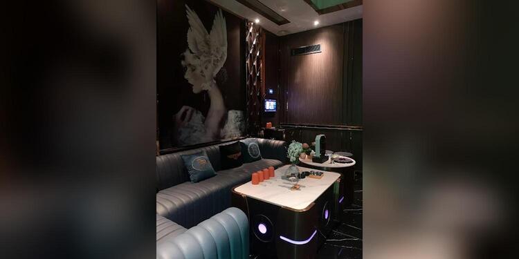 King Glory Karaoke, bar