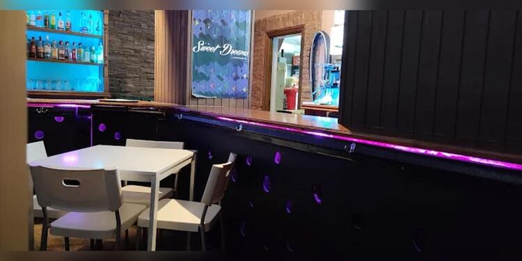 Sweet Dreams, bar