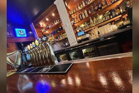 THE WHITE LION PUB & PIZZA AU FEU DE BOIS, Bar Marseille Saint‑Pierre #0