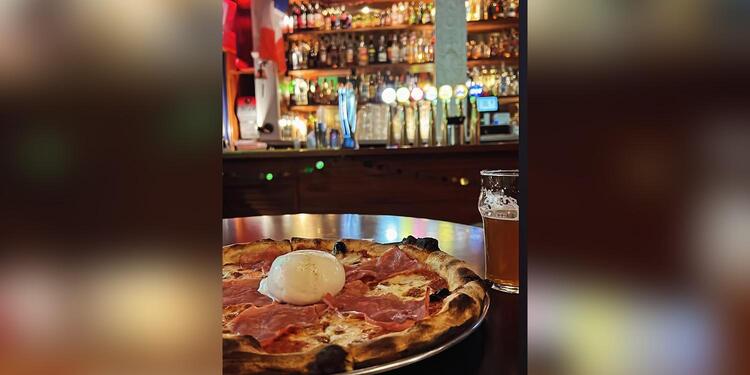 THE WHITE LION PUB & PIZZA AU FEU DE BOIS, bar