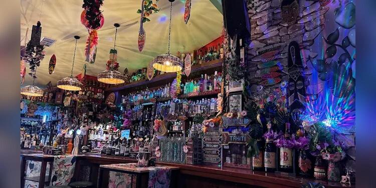 Ronerìa Tiki Domingo, bar