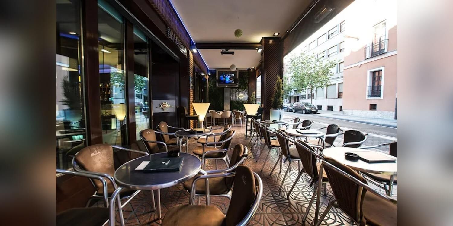 Café Bar Alborada, bar