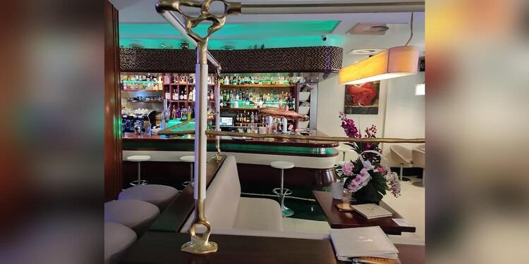 Café Bar Alborada, bar