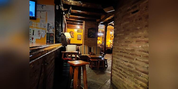 El Escondite ( Pub Oasis ), bar