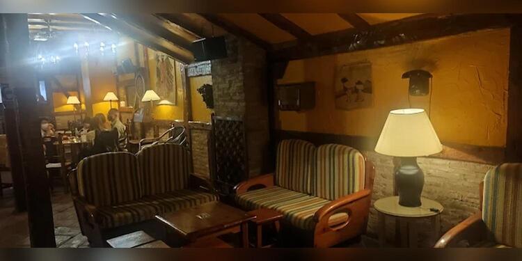 El Escondite ( Pub Oasis ), bar