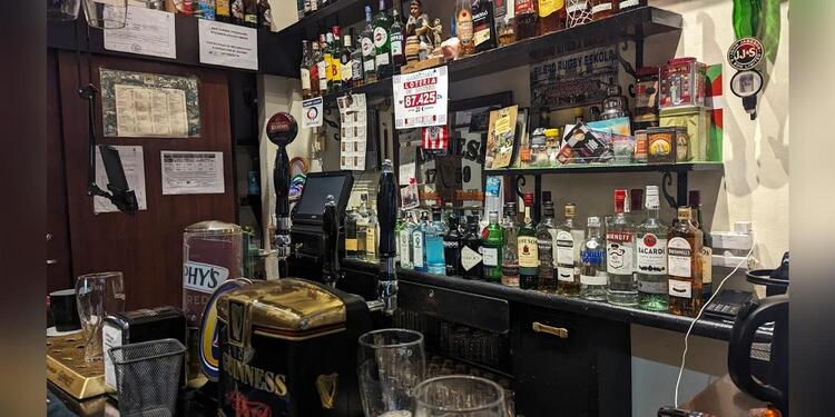 The Wicklow Arms, bar