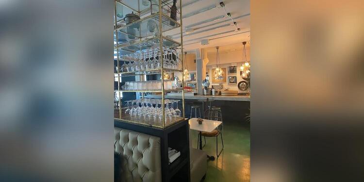 Happy River, restaurant