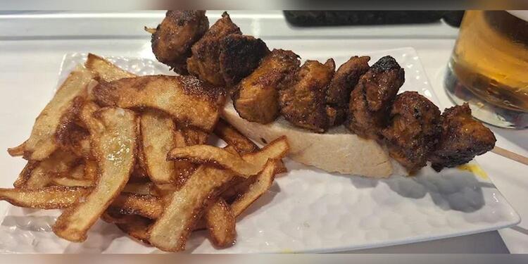 KD. Komo Desses, bar