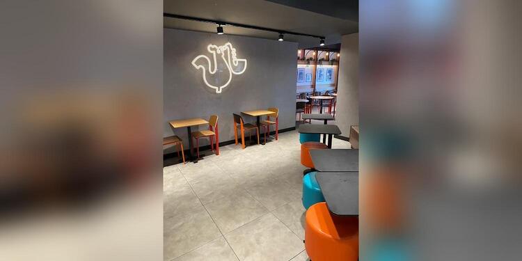 Popeyes Famous Louisiana Chicken, restaurant