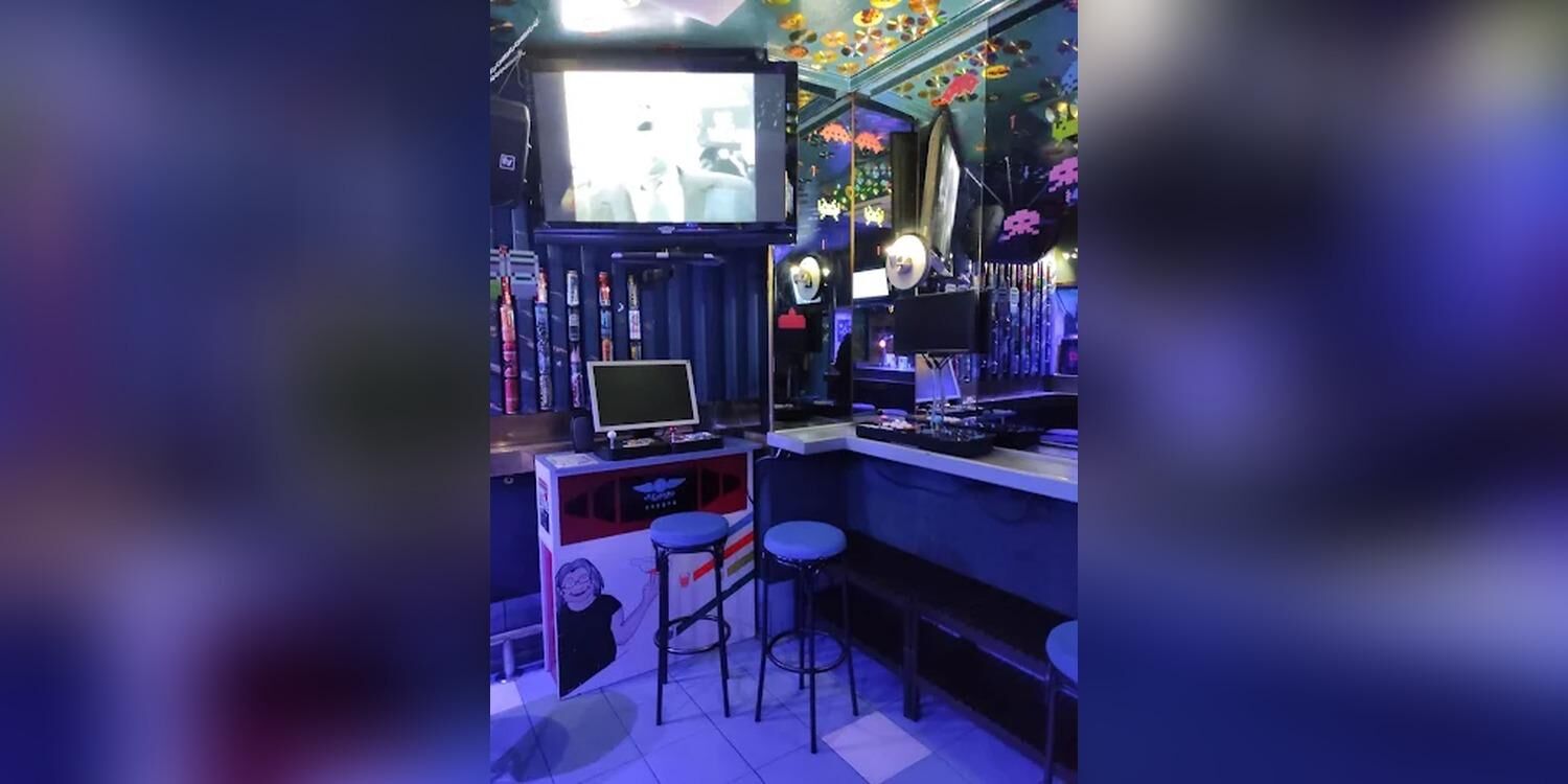 Azzurro Arcade Rock Pub, bar