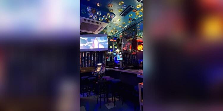 Azzurro Arcade Rock Pub, bar