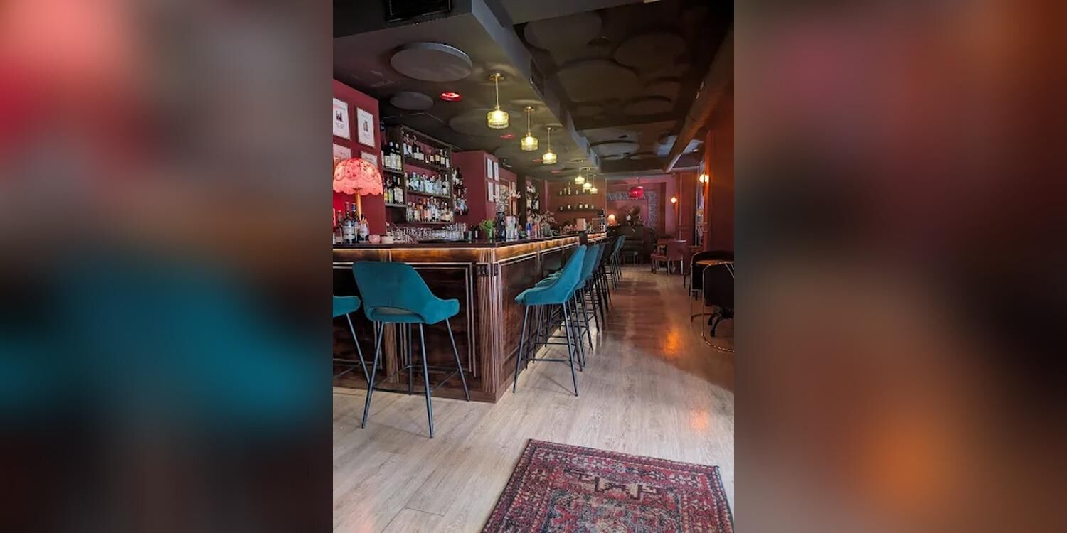 Speakeasy ?The Pharmacy?, bar