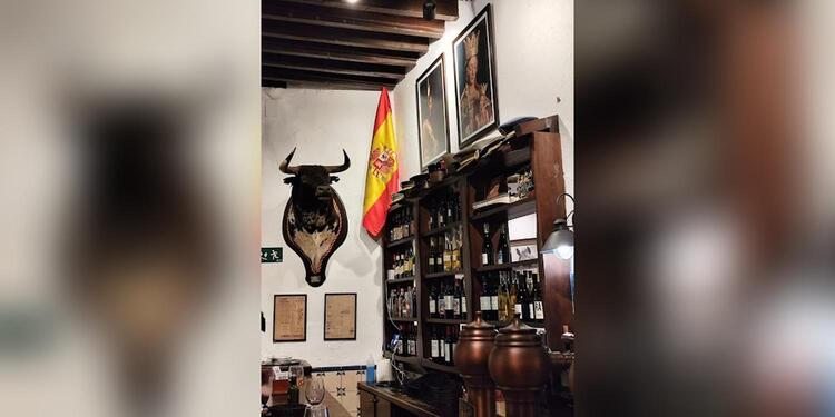 El Pimpi Florida, bar