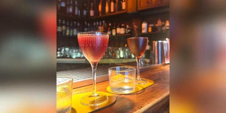 Renard Cocktail Club, bar