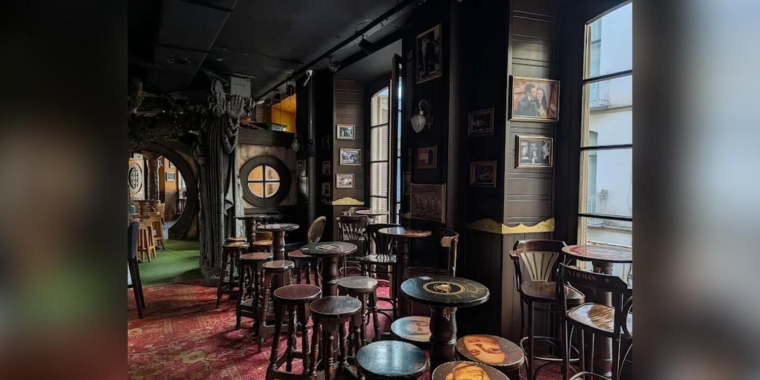 Premier Room Center, bar