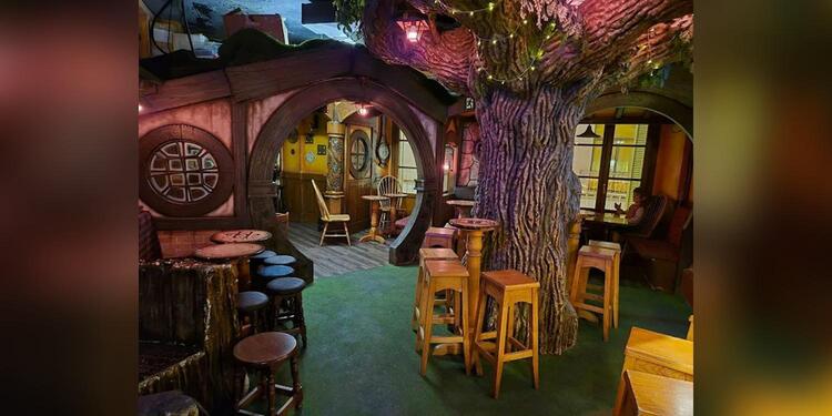 Premier Room Center, bar