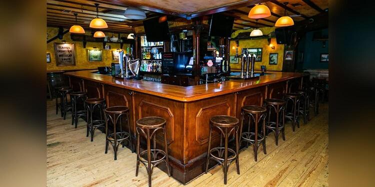 Bull McCabe's Irish Bar, bar