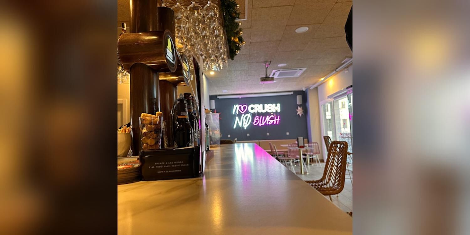 Crush Deli & Bistro, bar