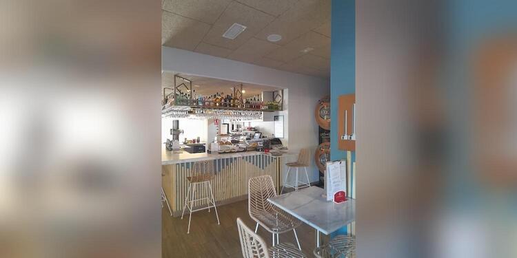 Crush Deli & Bistro, bar