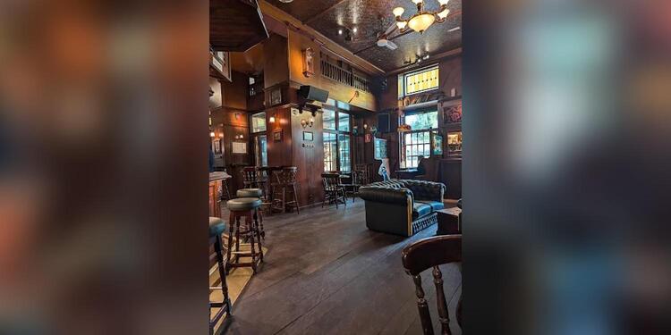 Canterbury Salamero, bar