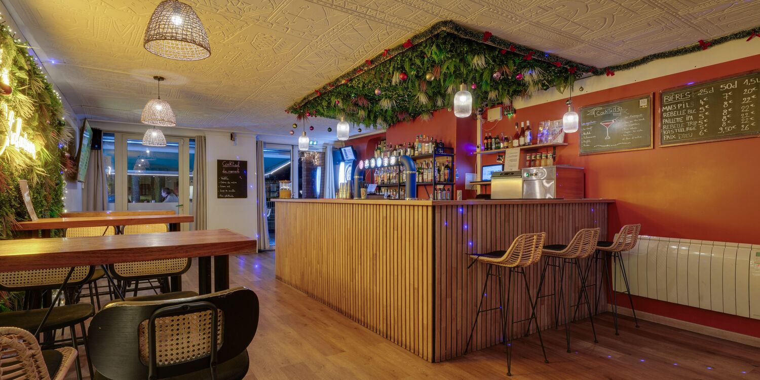 Les Chafouinneurs, bar