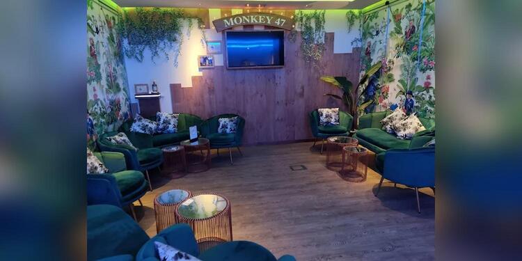 Premier Cocktail, Gin & Rum Selections, bar