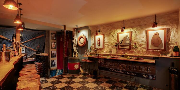 Drevici Oyster, bar