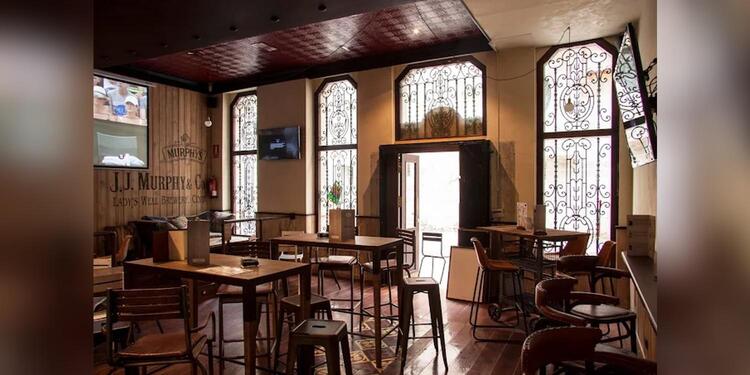 Saint Martins Urban Irish, bar