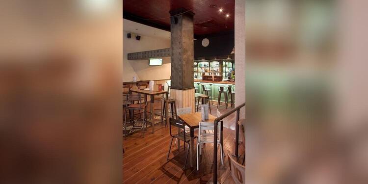 Saint Martins Urban Irish, bar