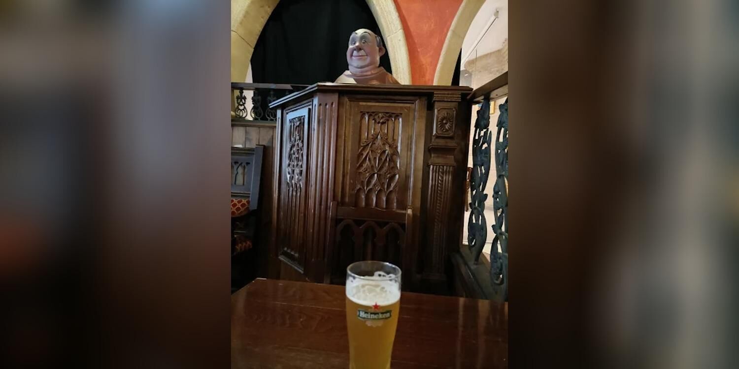 Cervecería Cruz Blanca, bar