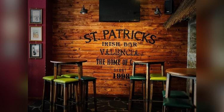 St. Patrick's, bar