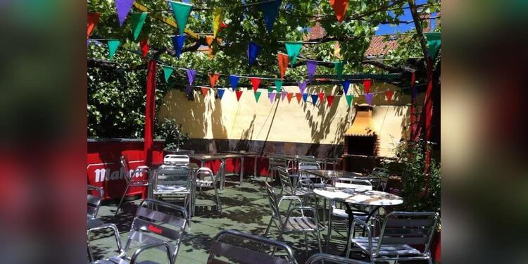 La Reja warros zone, bar