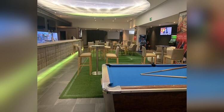 Admiral Arena Sport Bar, bar