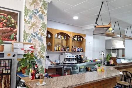 Cafeteria Restaurante Colombiano y Nicaragüense Montenegro | Billar, Bar València Russafa #0