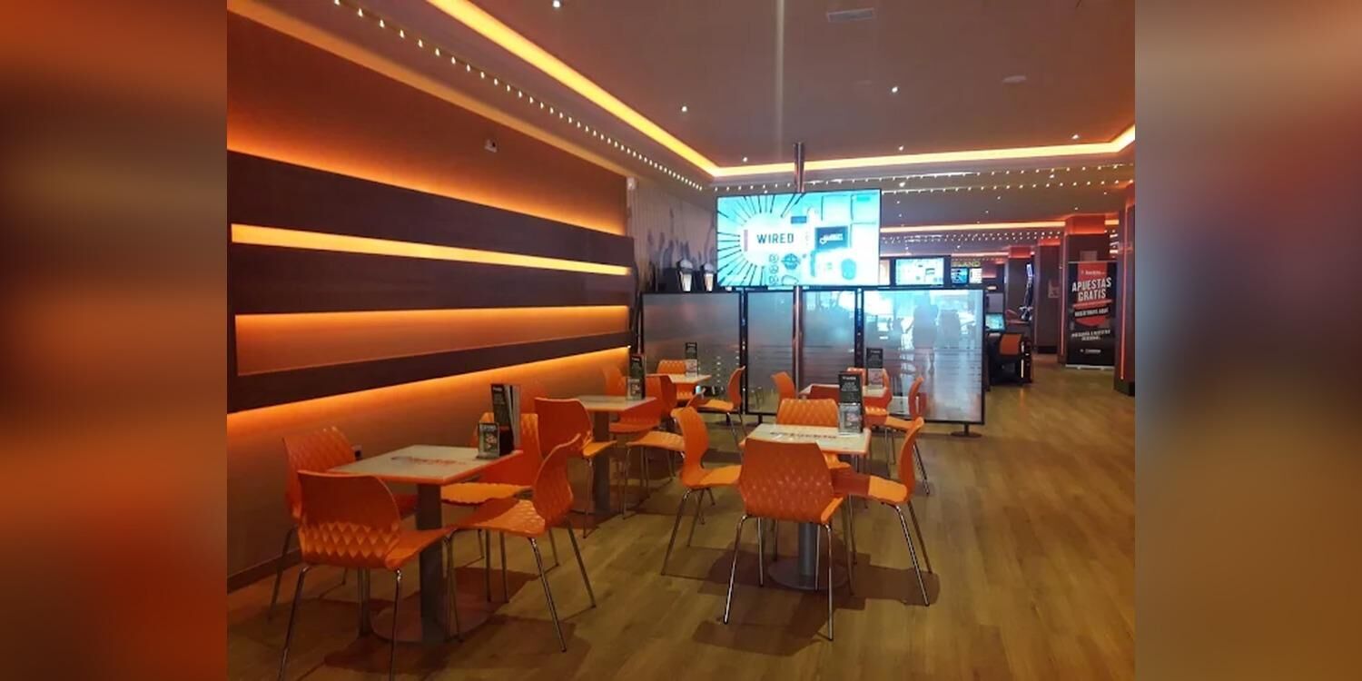 Luckia Sport Café, bar