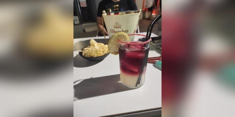 Six Café & Copas, bar