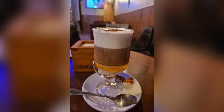 Six Café & Copas, bar