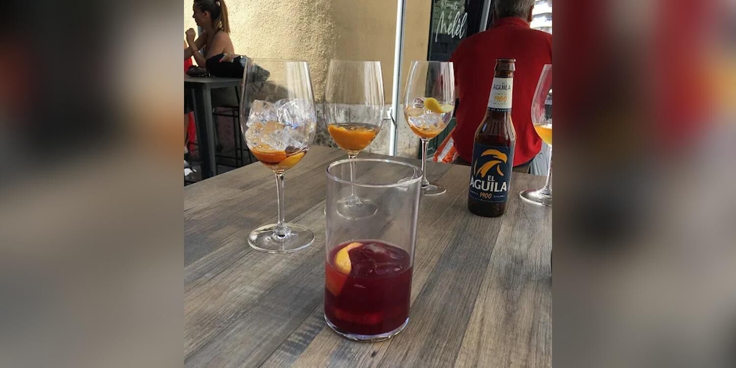 El Largo Adiós, bar