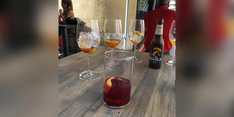 El Largo Adiós, bar