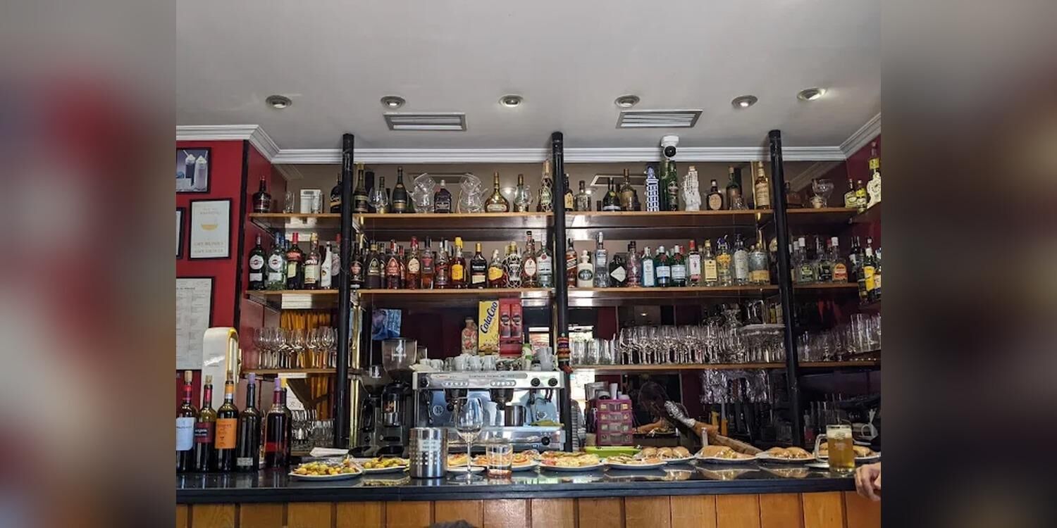 Café-Bar Manantial, bar