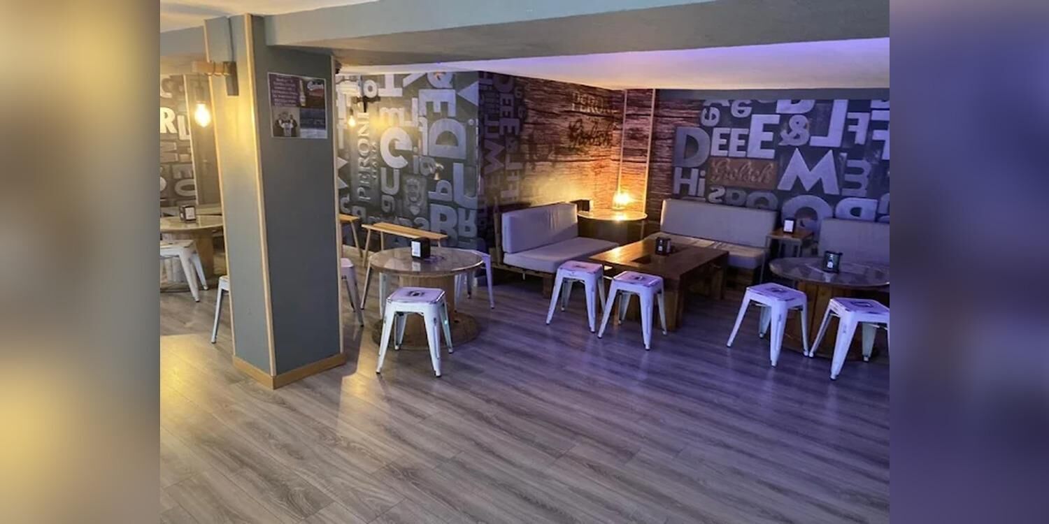 Black and White Cervecería, bar