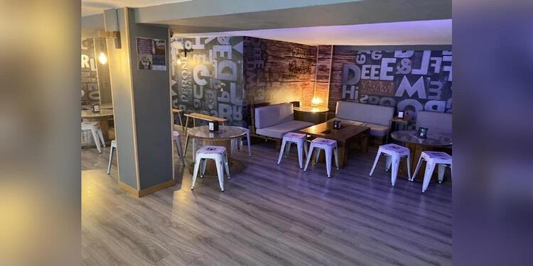 Black and White Cervecería, bar