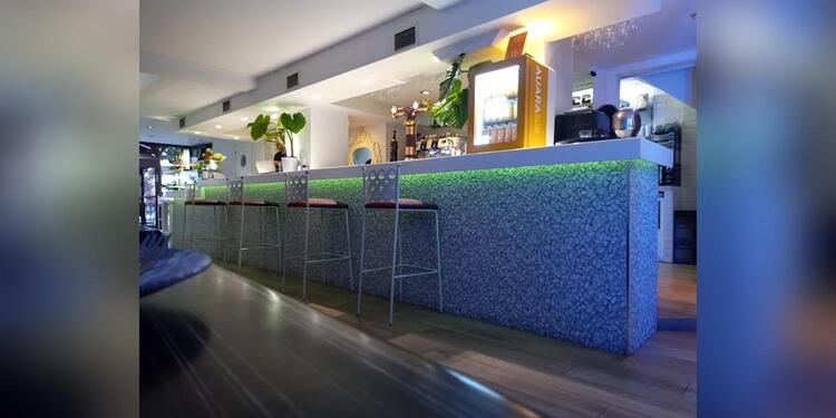 10y10 Cocktails Coffee, bar