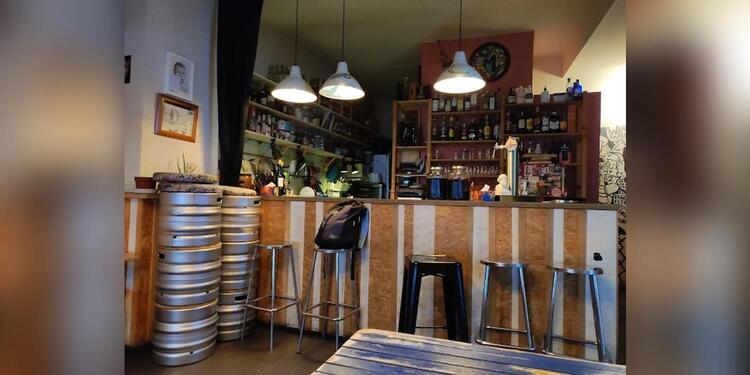 Matilda (salón de estar, comer y beber), bar